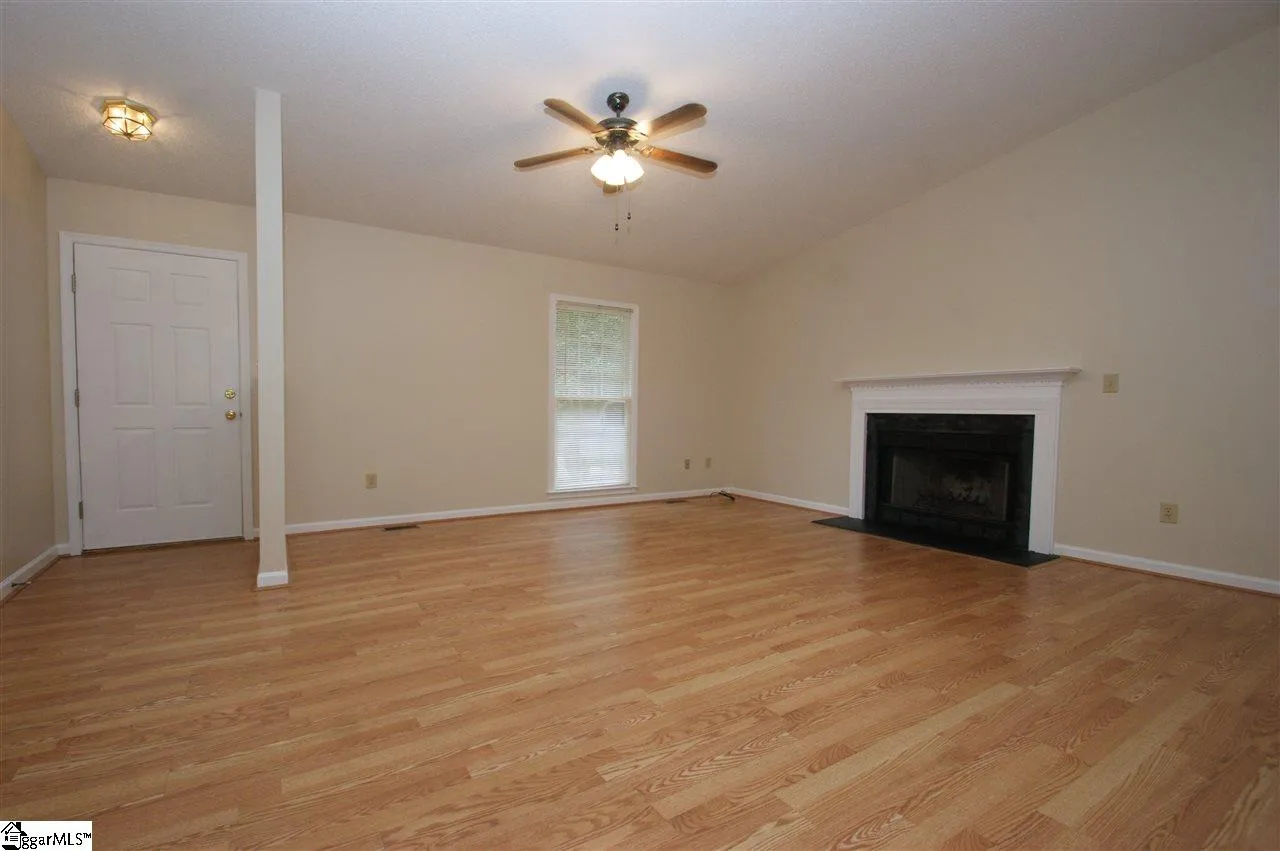 Property image 3 at 6 Chinaberry Lane, Simpsonville, SC 29680