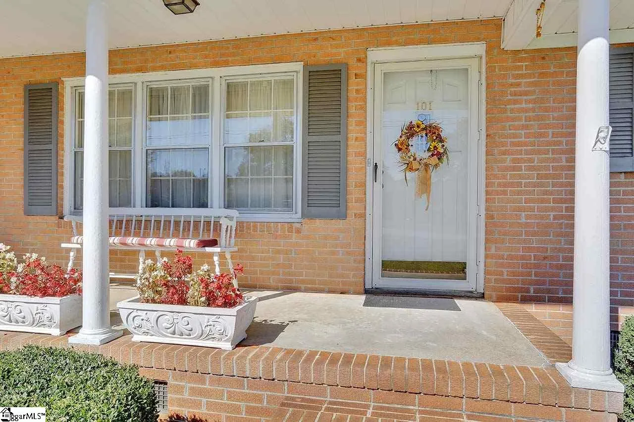 Property image 2 at 101 Cherrylane Drive, Greenville, SC 29617