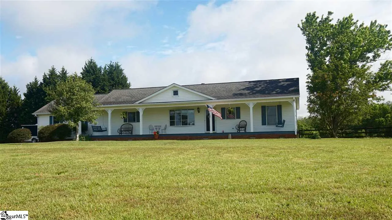 Property image 1 at 220 Ridge Way, Simpsonville, SC 29680