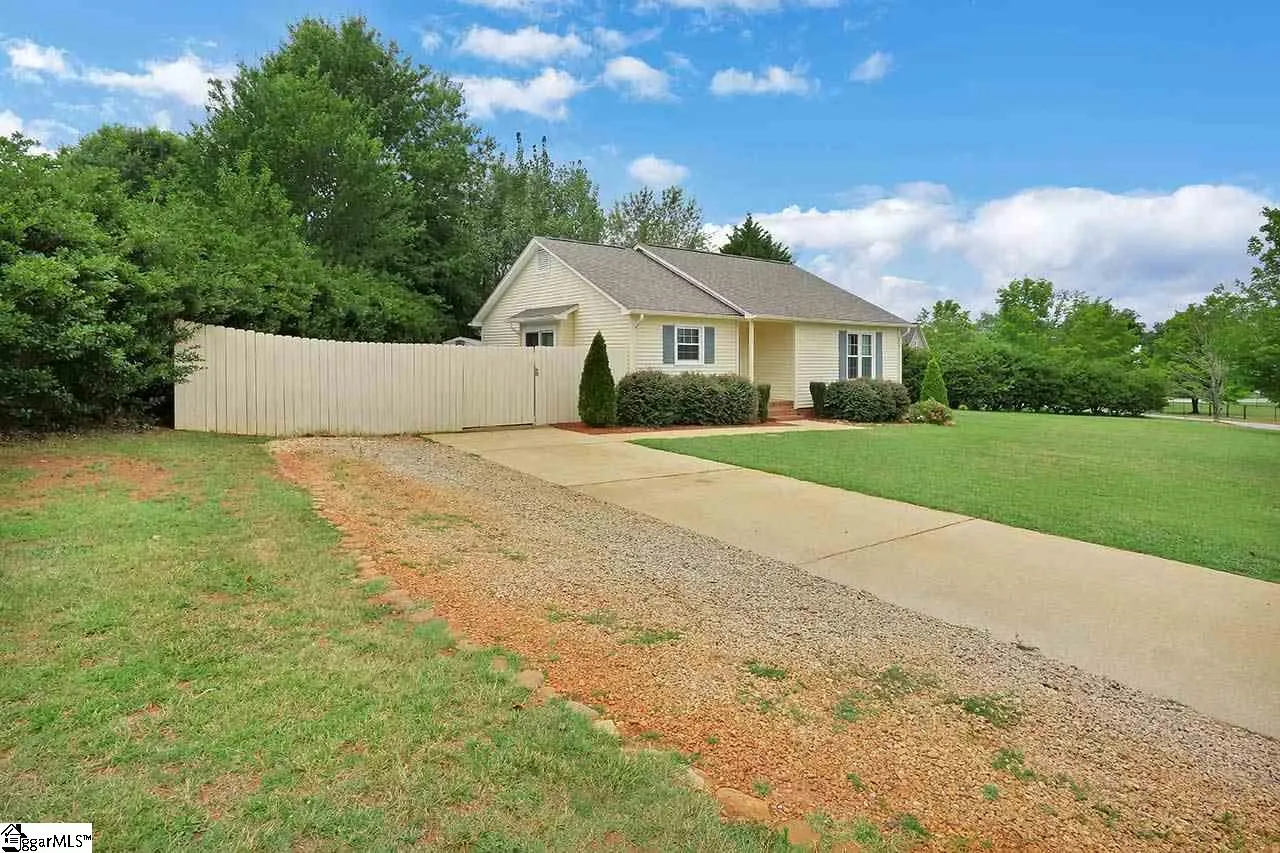 Property image 2 at 402 Laurel Tree Lane, Simpsonville, SC 29681
