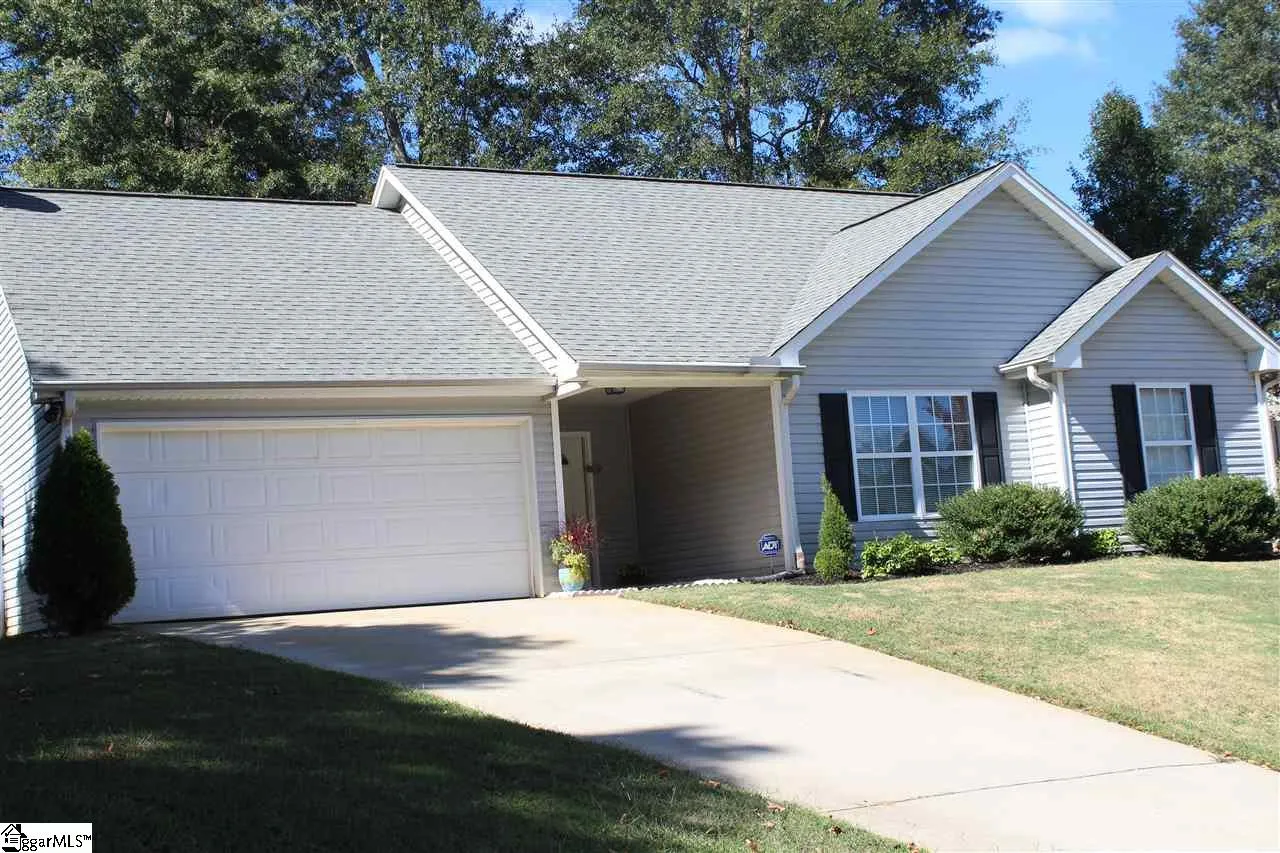 Property image 1 at 304 Rivereen Way, Simpsonville, SC 29680