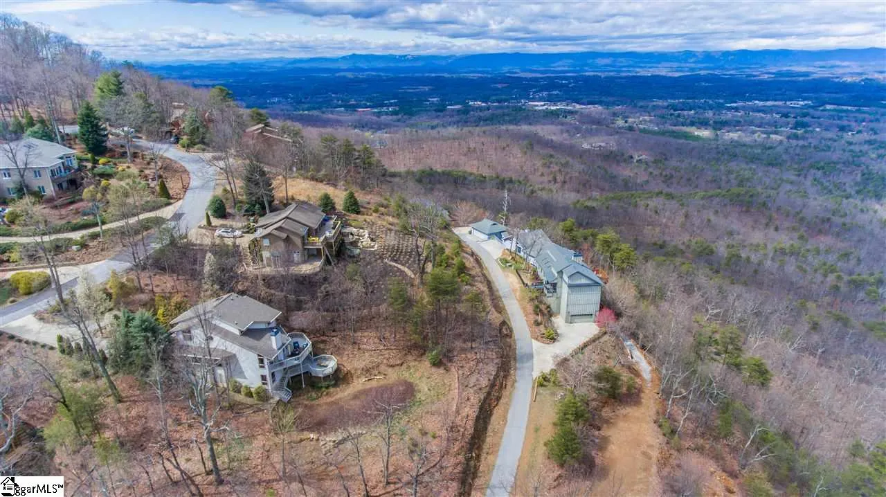 Property image 4 at 11 Old Altamont Ridge Road, Greenville, SC 29609
