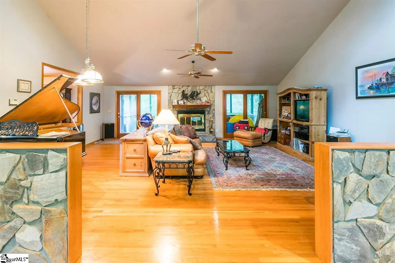 Property image 2 at 113 Oak Meadow Drive, Simpsonville, SC 29681