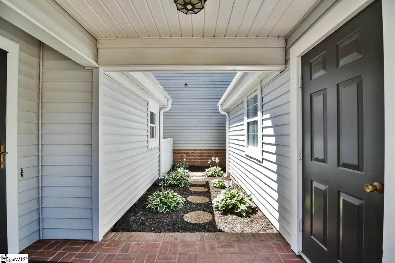 Property image 2 at 92 Forest Lake Drive, Simpsonville, SC 29681