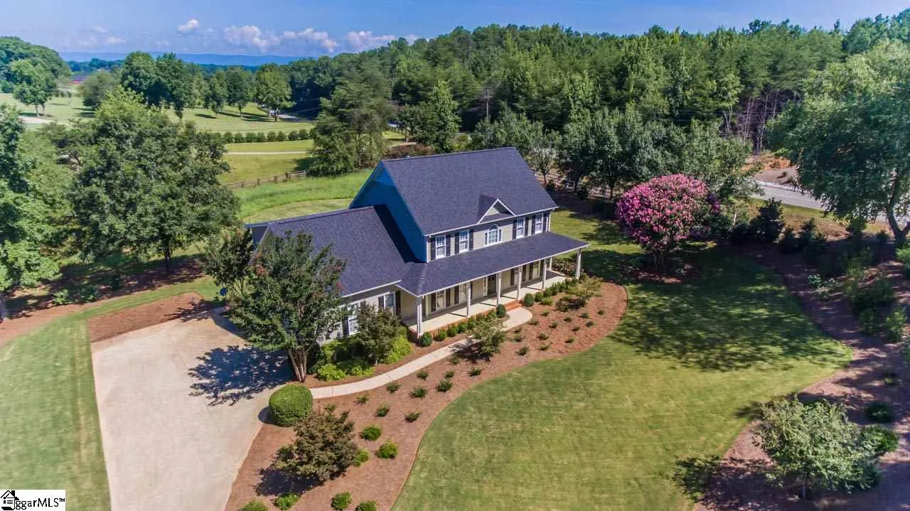 Property image 3 at 2 Eden Drive, Greenville, SC 29617