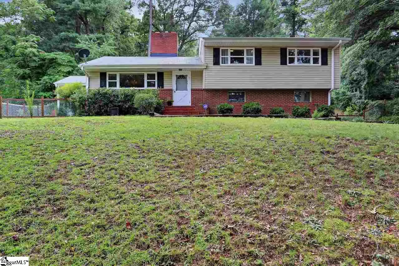 Property image 1 at 15 Piney Woods Lane, Greenville, SC 29605