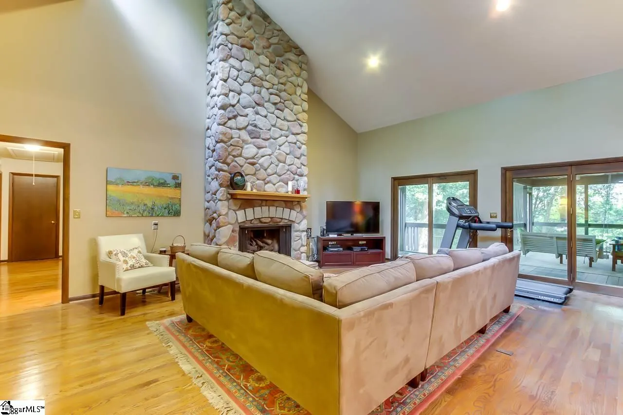 Property image 5 at 27 Forest Lane, Greenville, SC 29605