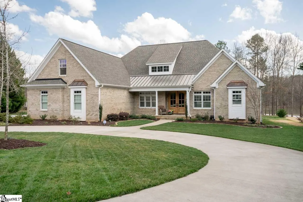 Property image 1 at 10 Lanshore Court, Taylors, SC 29687