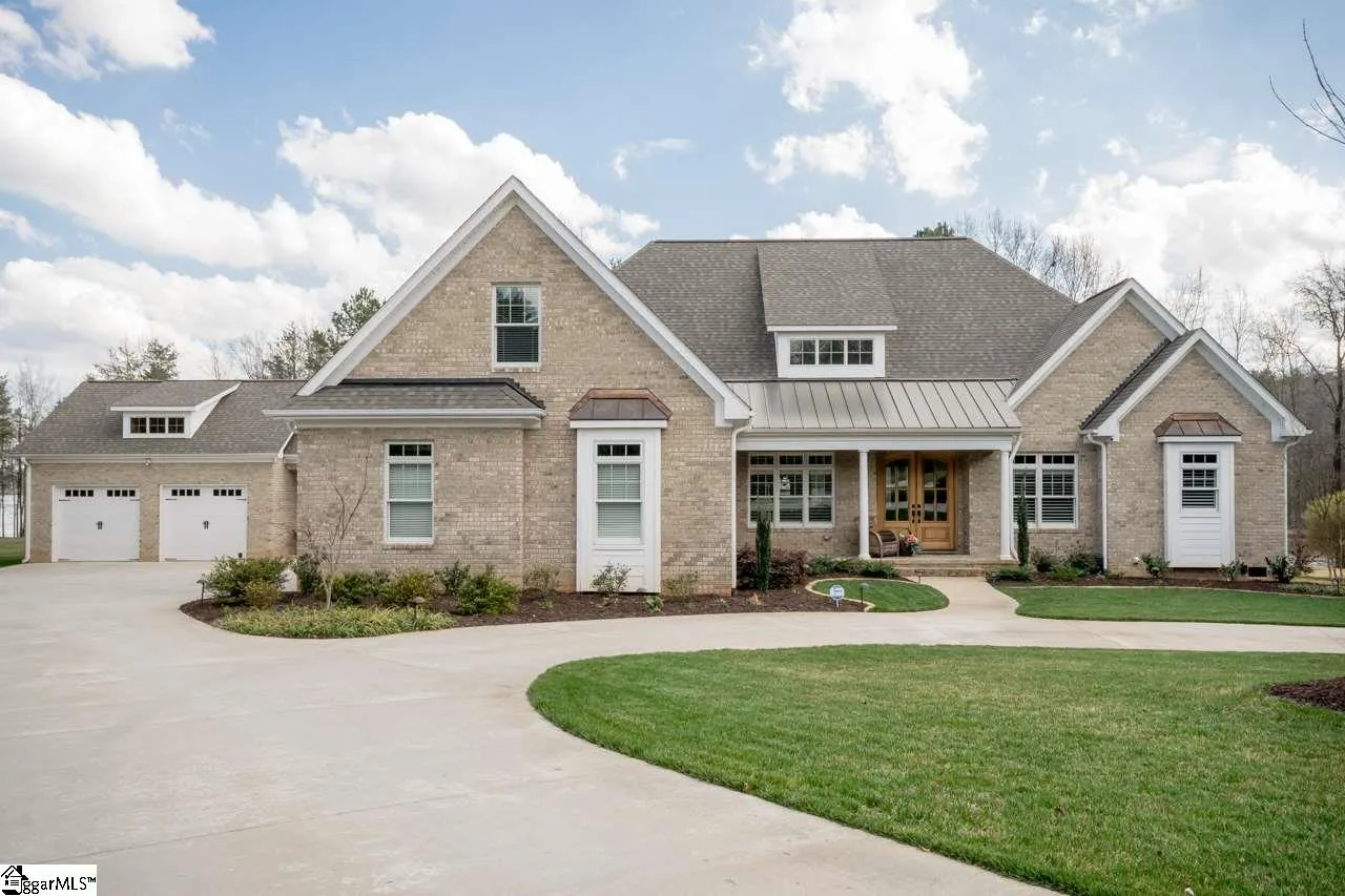 Property image 2 at 10 Lanshore Court, Taylors, SC 29687