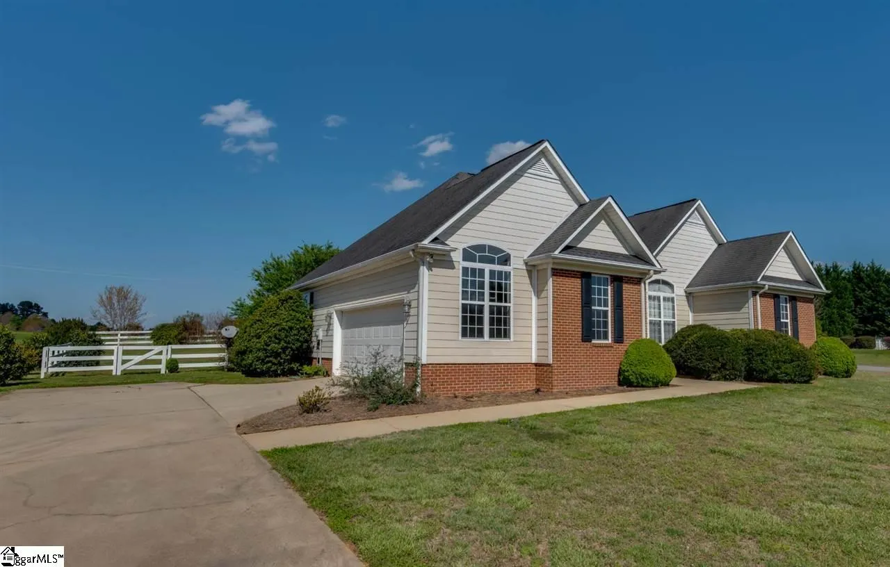 Property image 2 at 110 Wild Heather Drive, Campobello, SC 29322