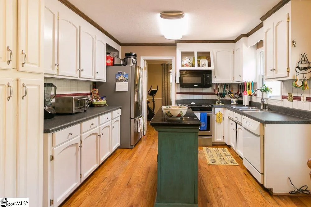 Property image 2 at 8 Crowndale Court, Taylors, SC 29687