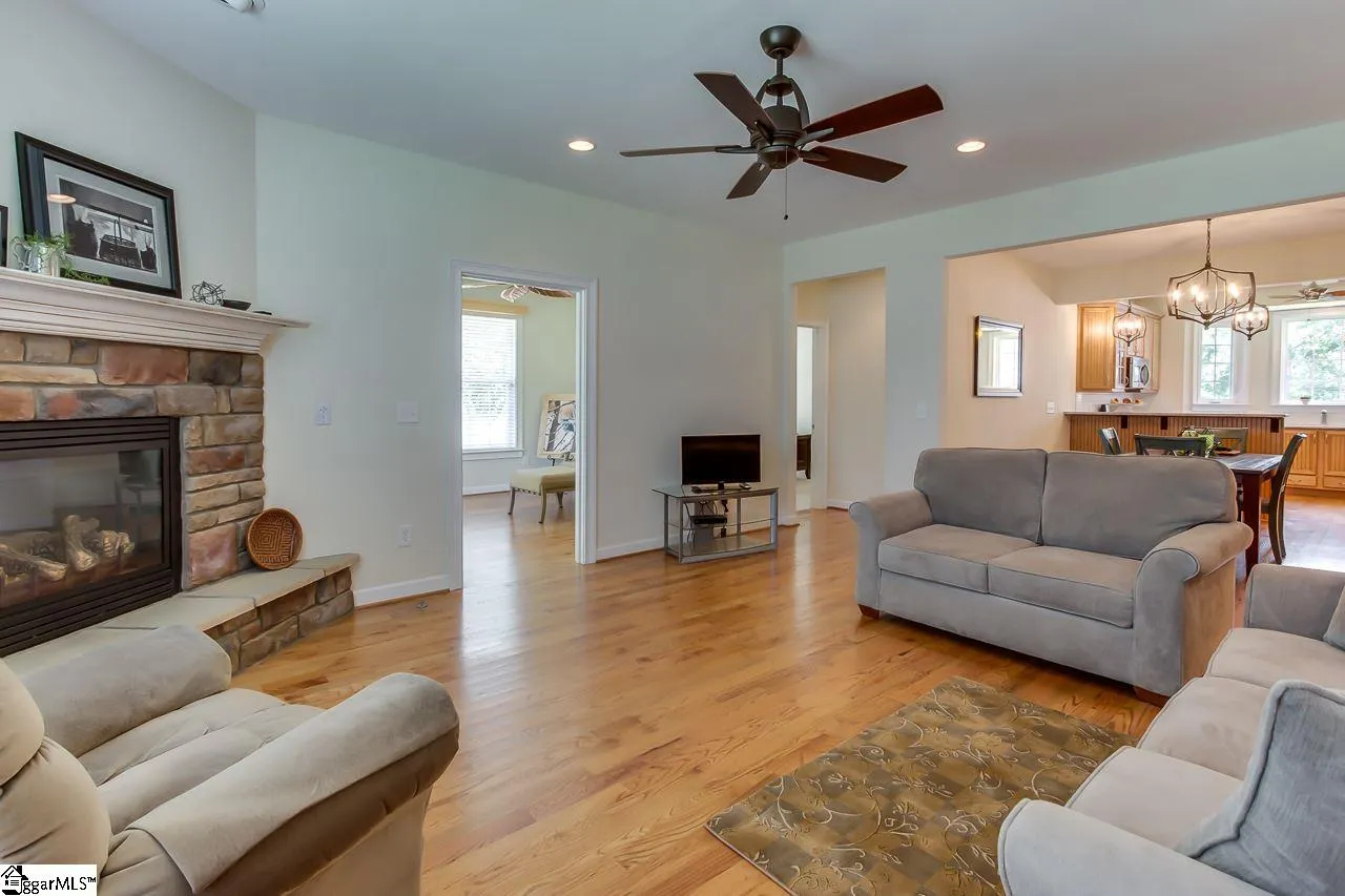 Property image 4 at 5 Apex Court, Greenville, SC 29617