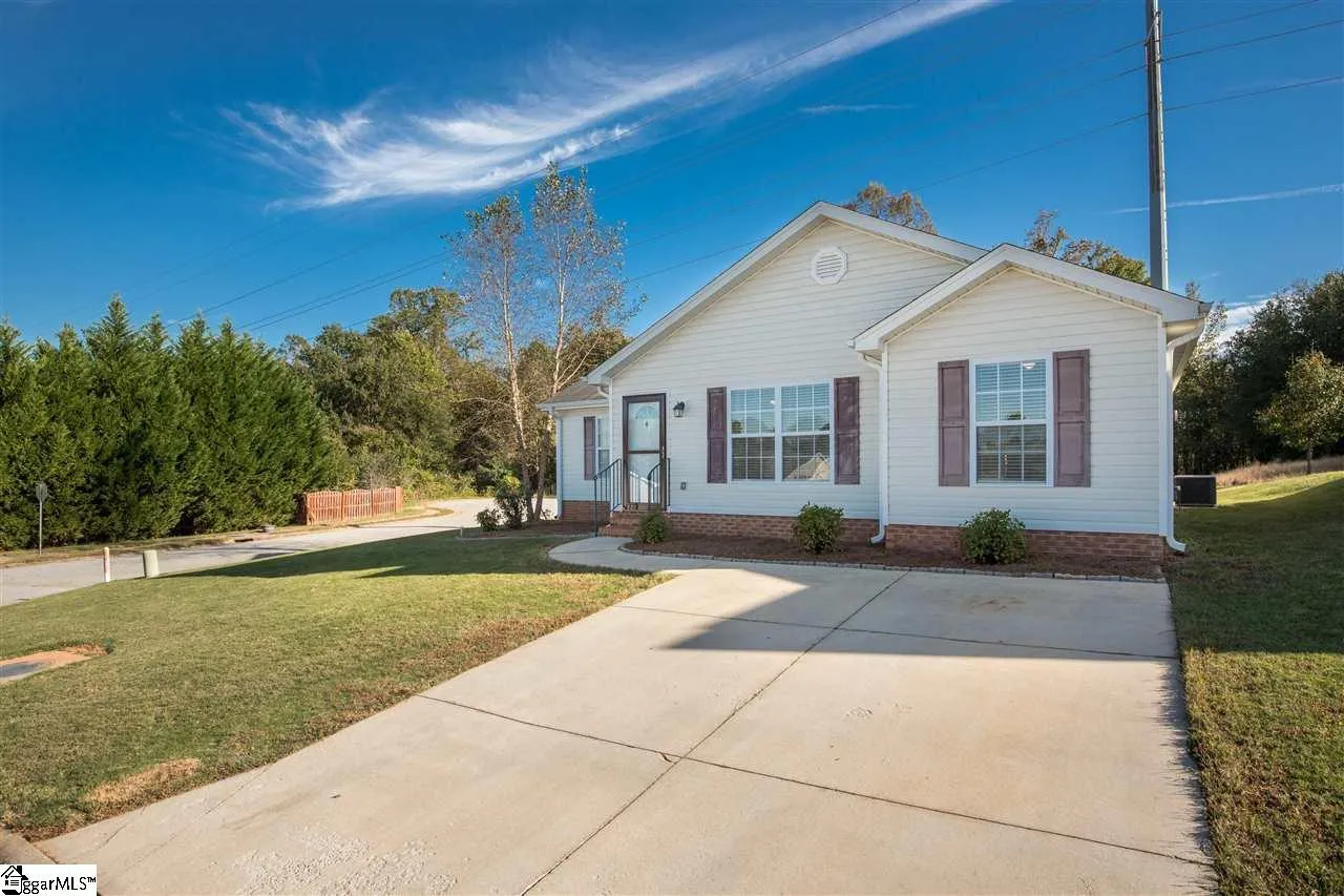 Property image 1 at 401 Juniper Leaf Way, Greer, SC 29651