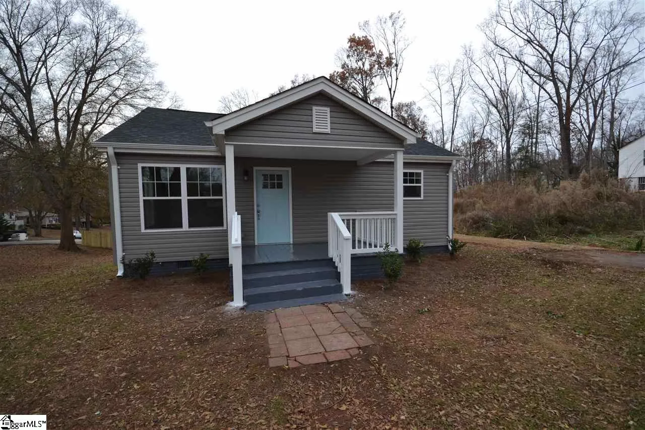Property image 1 at 107 Woodland Drive, Greenville, SC 29617