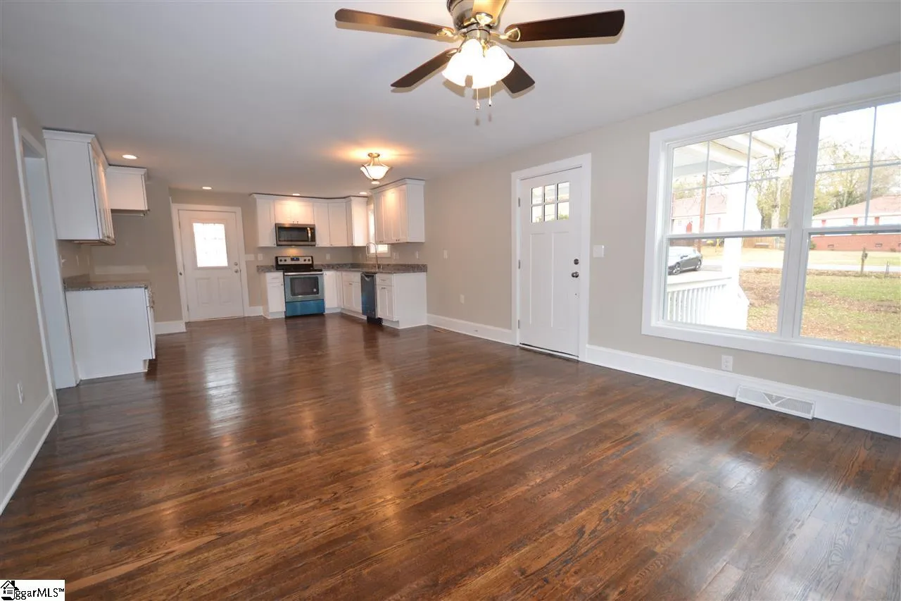 Property image 4 at 107 Woodland Drive, Greenville, SC 29617
