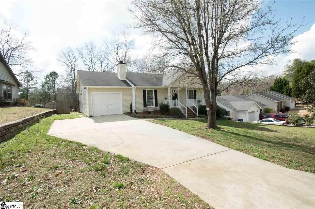 Property image 3 at 6 Chinaberry Lane, Simpsonville, SC 29681