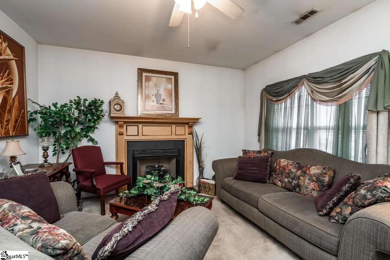 Property image 2 at 20 Robin Hood Road, Greenville, SC 29607