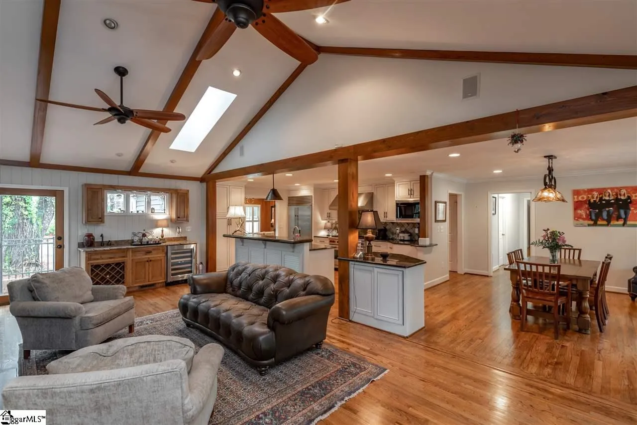 Property image 2 at 34 Craigwood Court, Greenville, SC 29607
