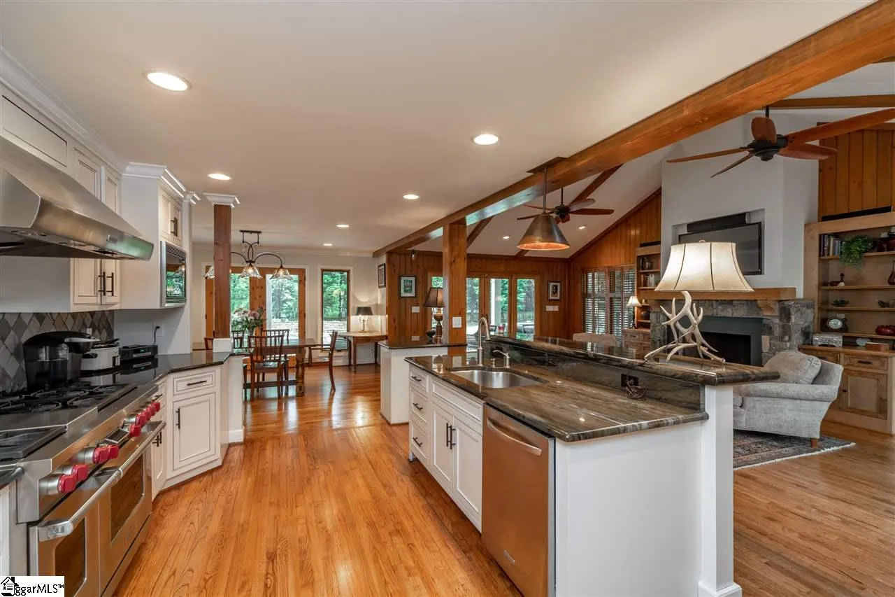 Property image 4 at 34 Craigwood Court, Greenville, SC 29607