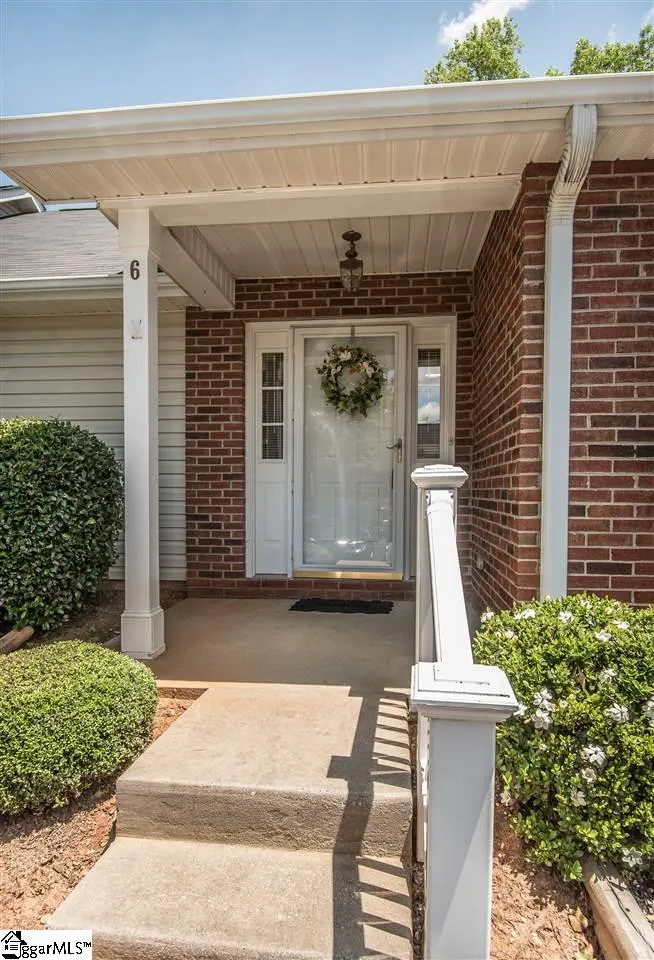 Property image 3 at 6 Creekbend Court, Simpsonville, SC 29681