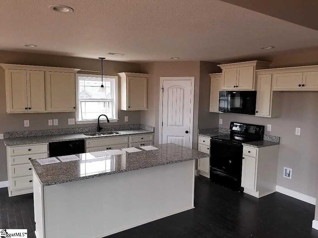 Property image 4 at 4 Orchard Crest Court, Greer, SC 29651