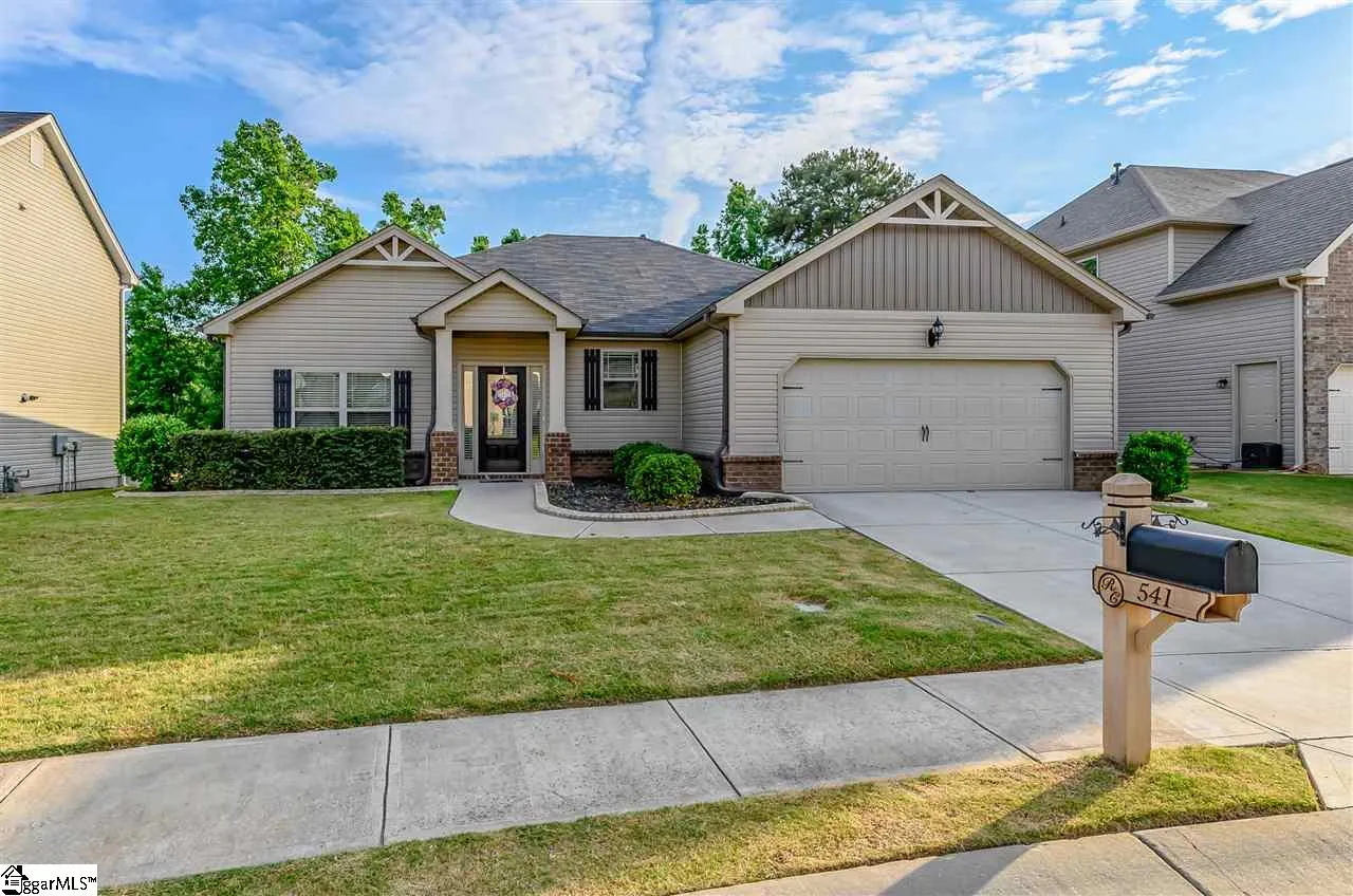 541 W Holloway Drive