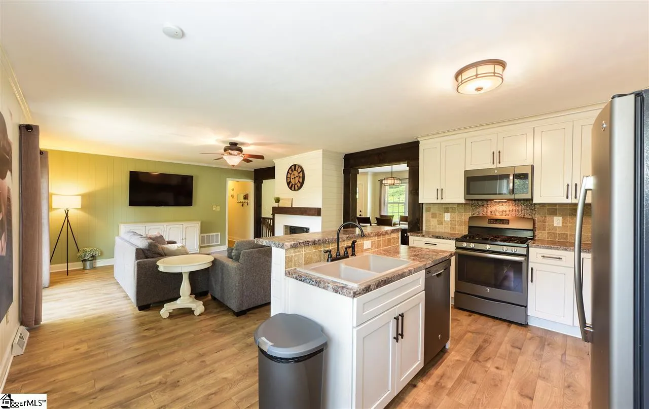 Property image 5 at 816 Butler Springs Road, Greenville, SC 29615