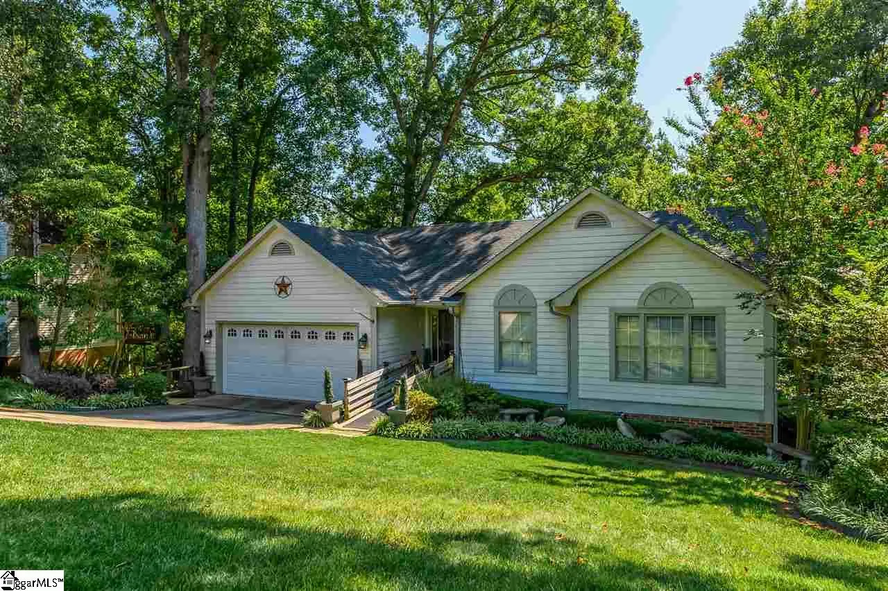 Property image 2 at 400 Halifax Drive, Greenville, SC 29615