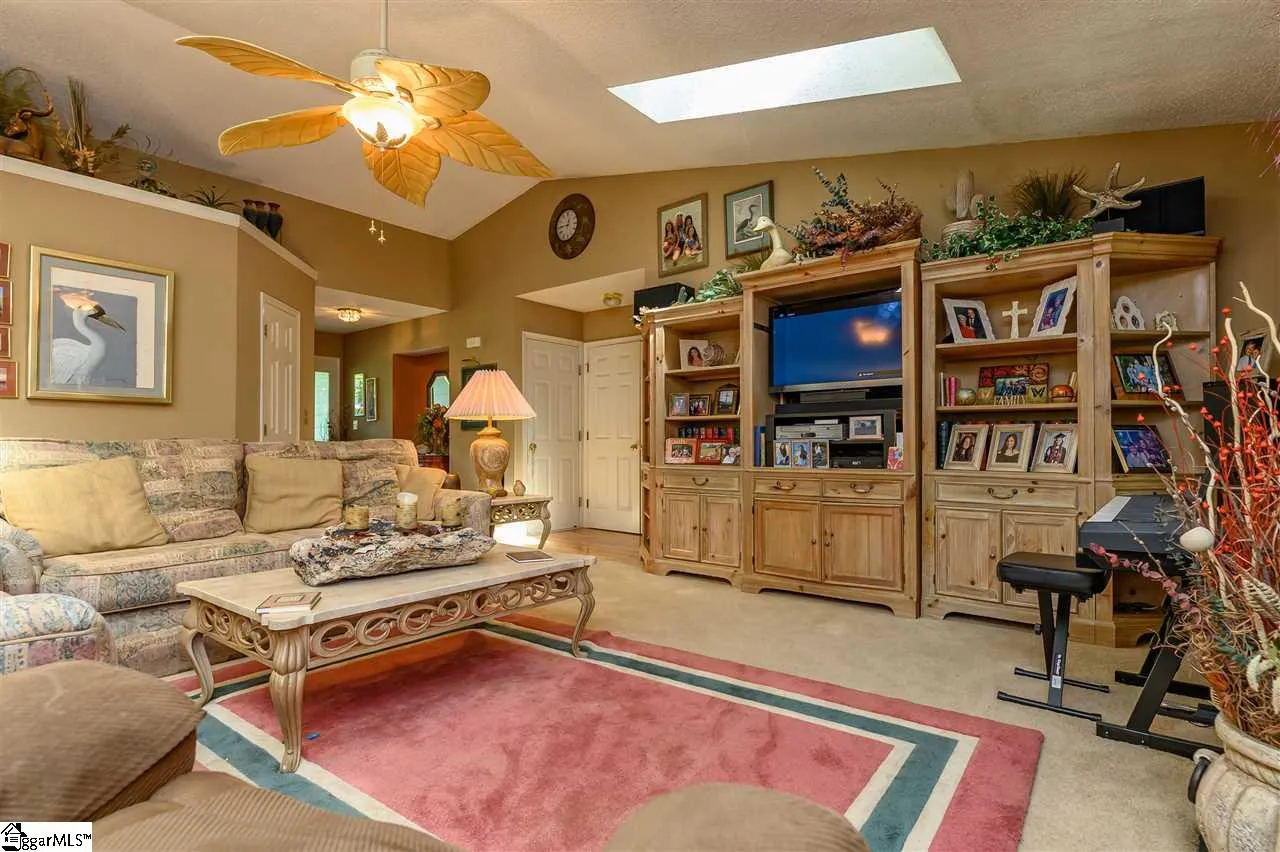 Property image 3 at 400 Halifax Drive, Greenville, SC 29615