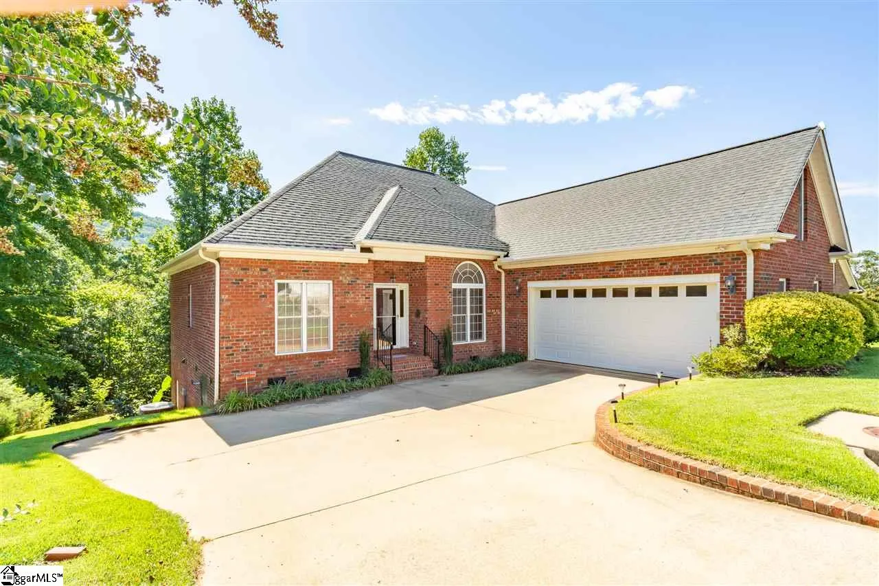 Property image 2 at 15 Belle Terre Court, Greenville, SC 29601