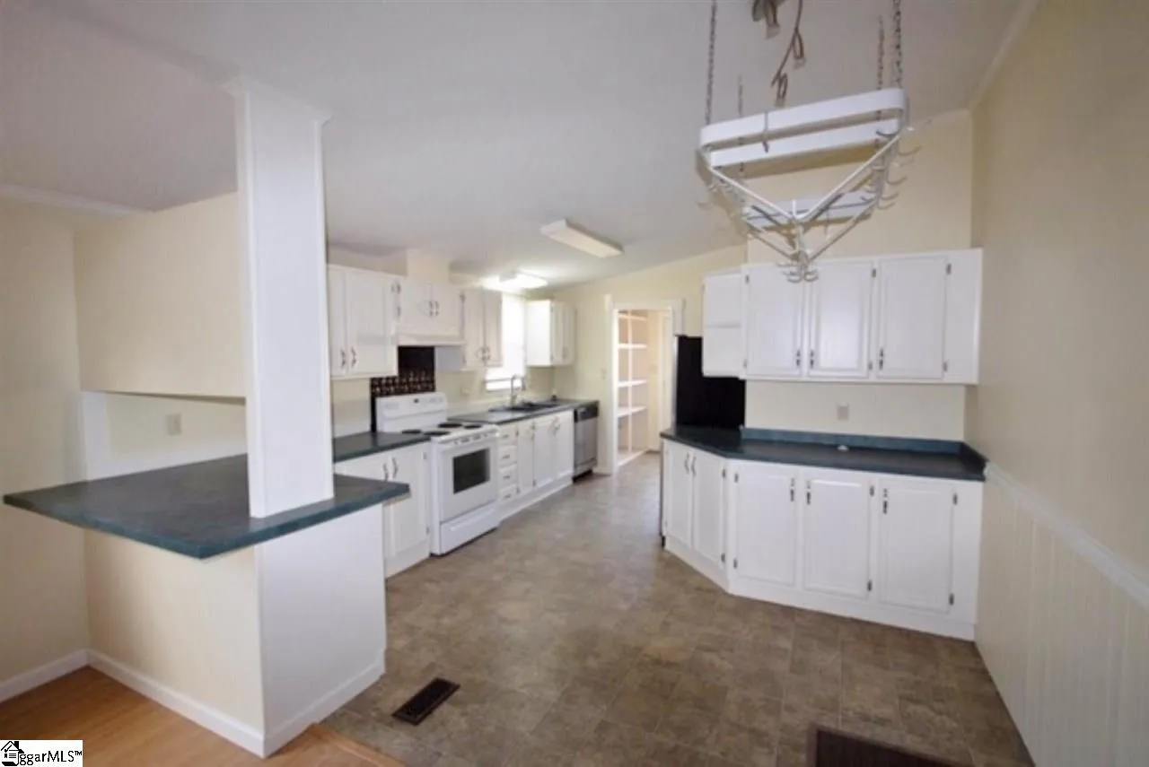 Property image 3 at 7 Springmont Court, Greenville, SC 29607