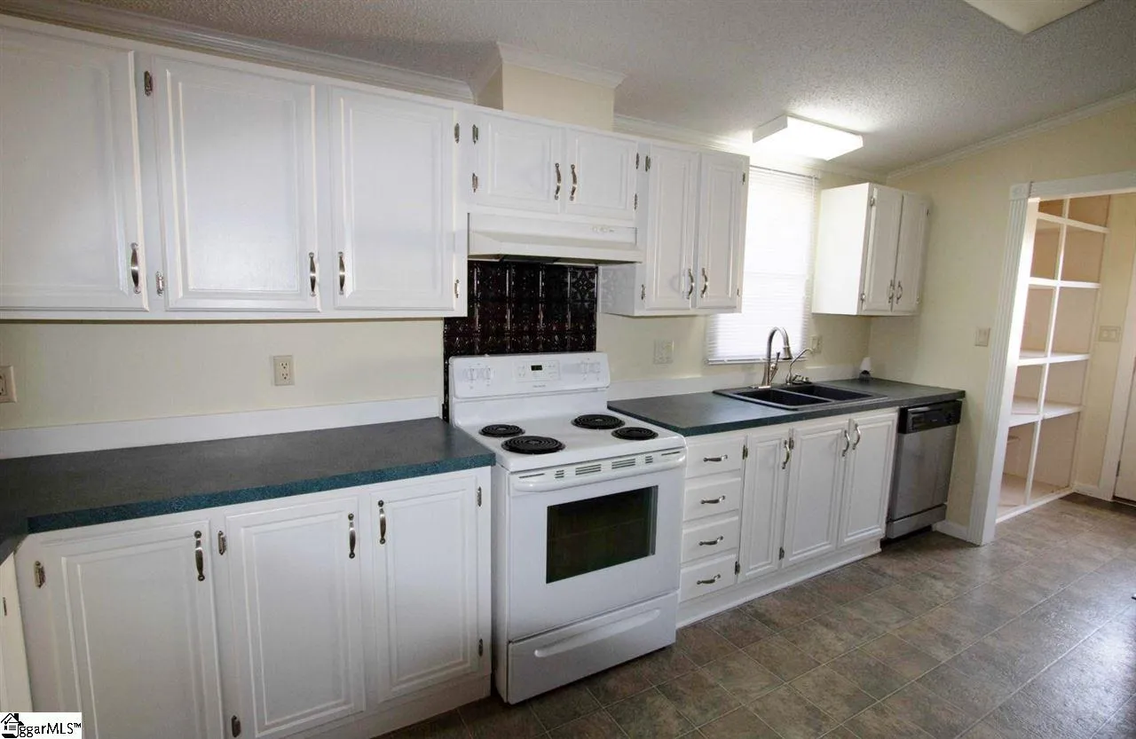 Property image 4 at 7 Springmont Court, Greenville, SC 29607