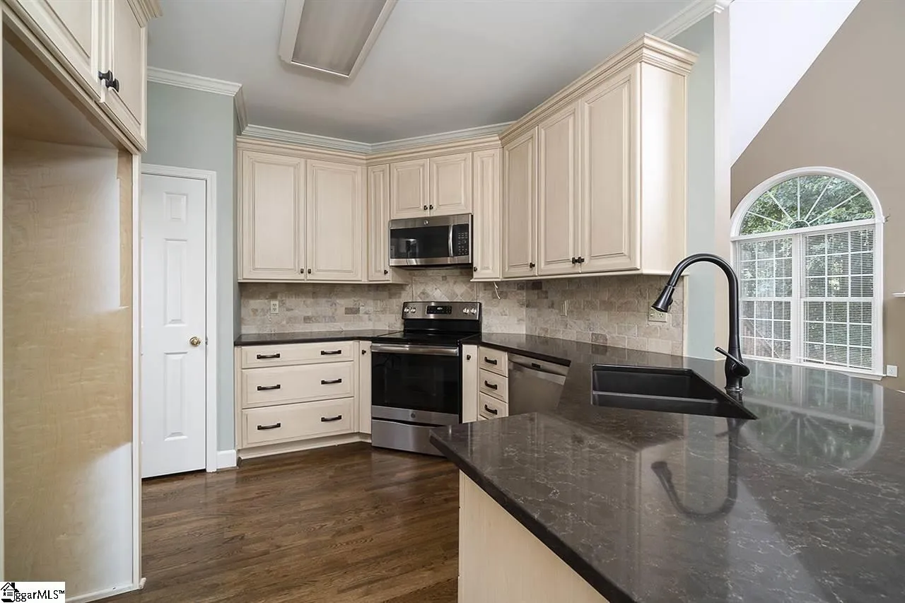 Property image 3 at 16 Oakmont Court, Simpsonville, SC 29681