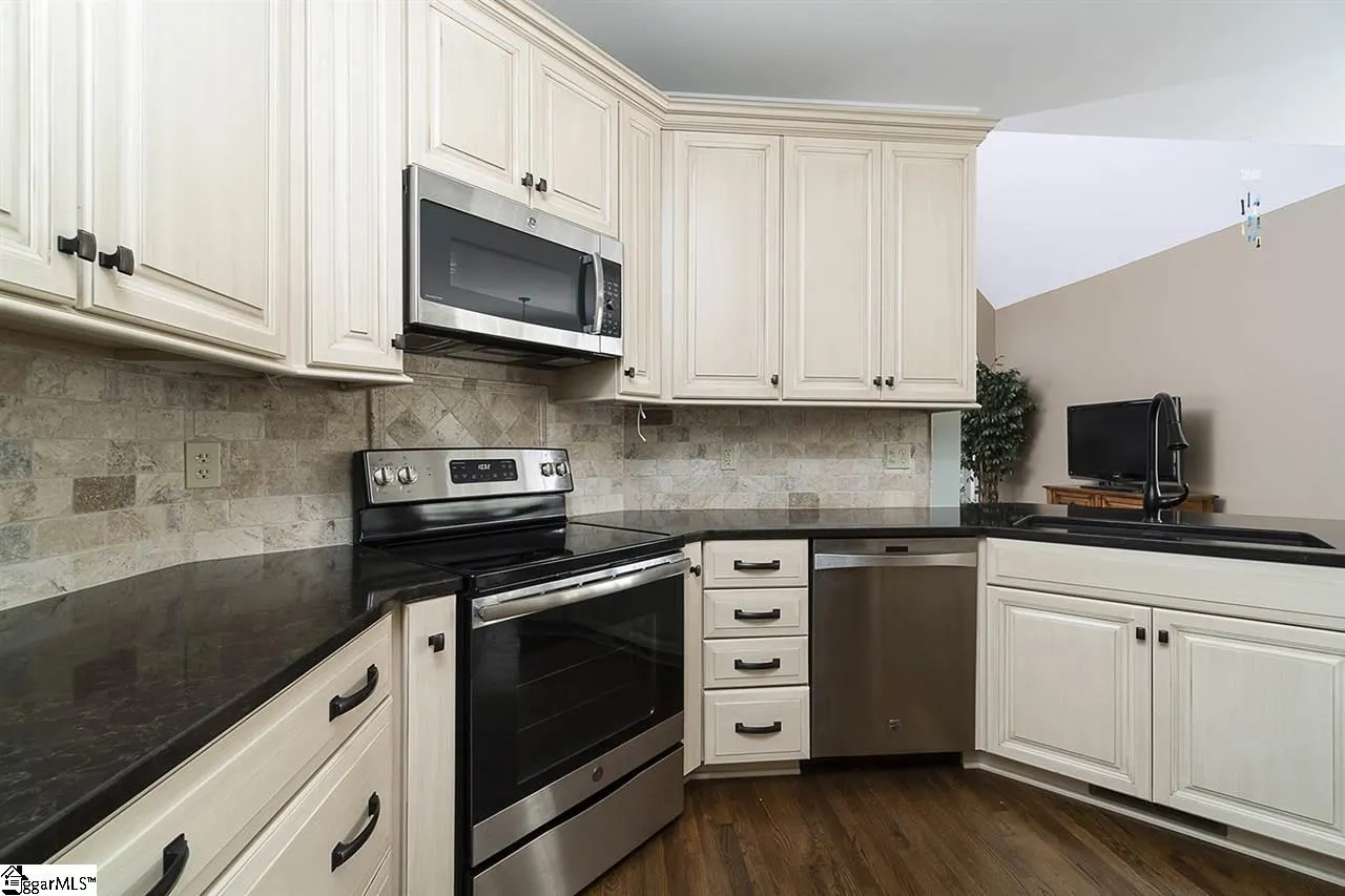 Property image 5 at 16 Oakmont Court, Simpsonville, SC 29681