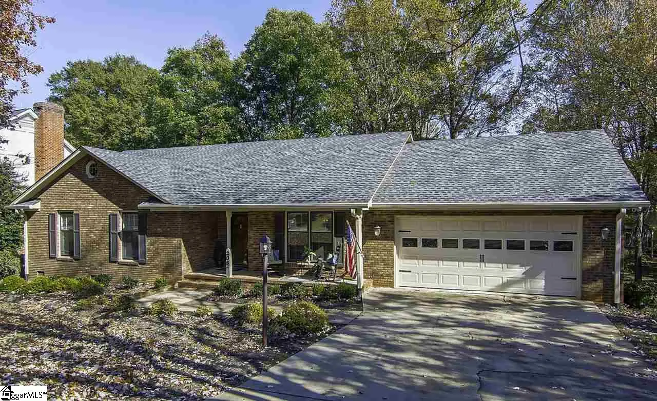 Property image 2 at 208 W Silverleaf Street, Greer, SC 29650