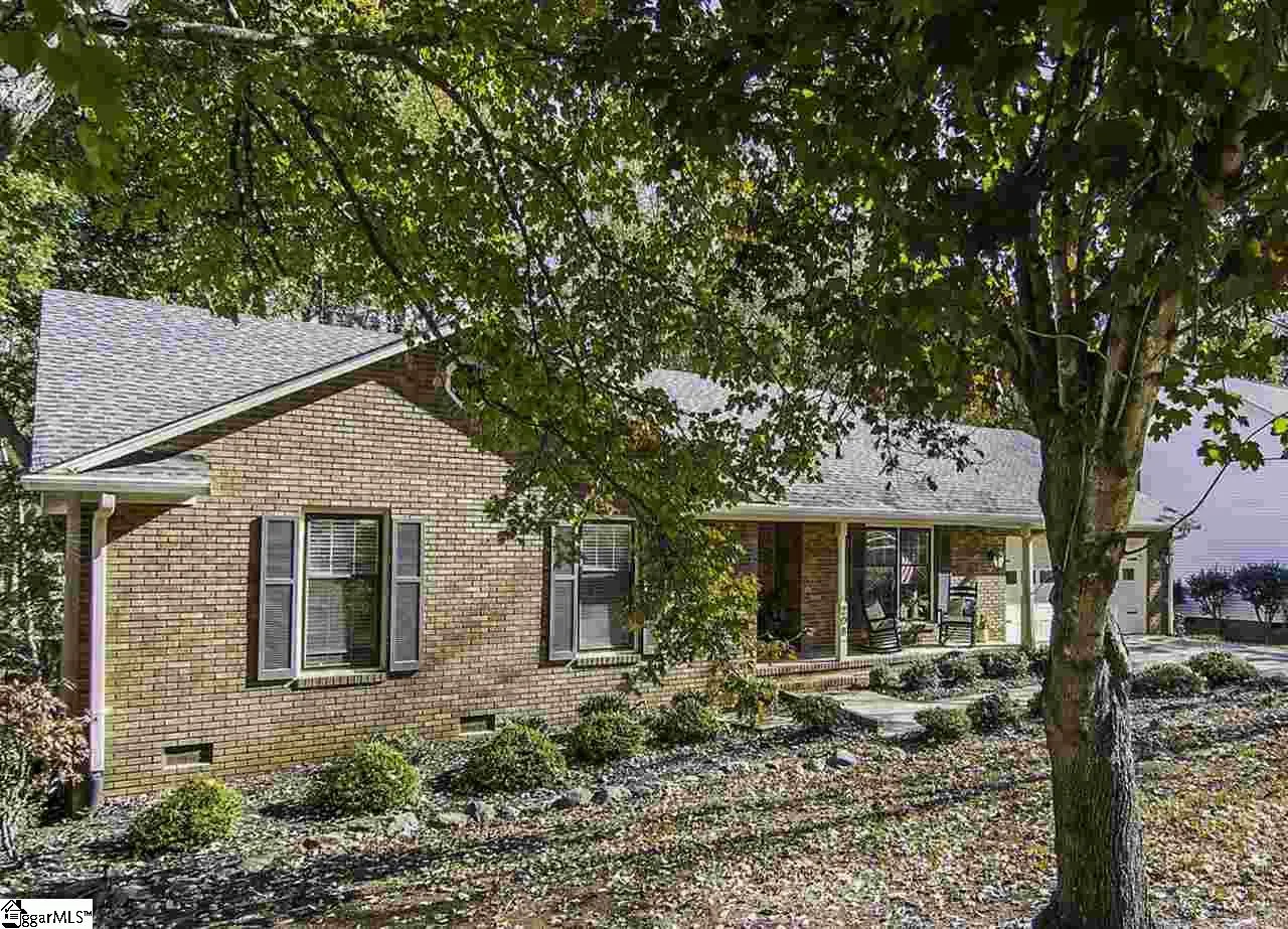 Property image 3 at 208 W Silverleaf Street, Greer, SC 29650