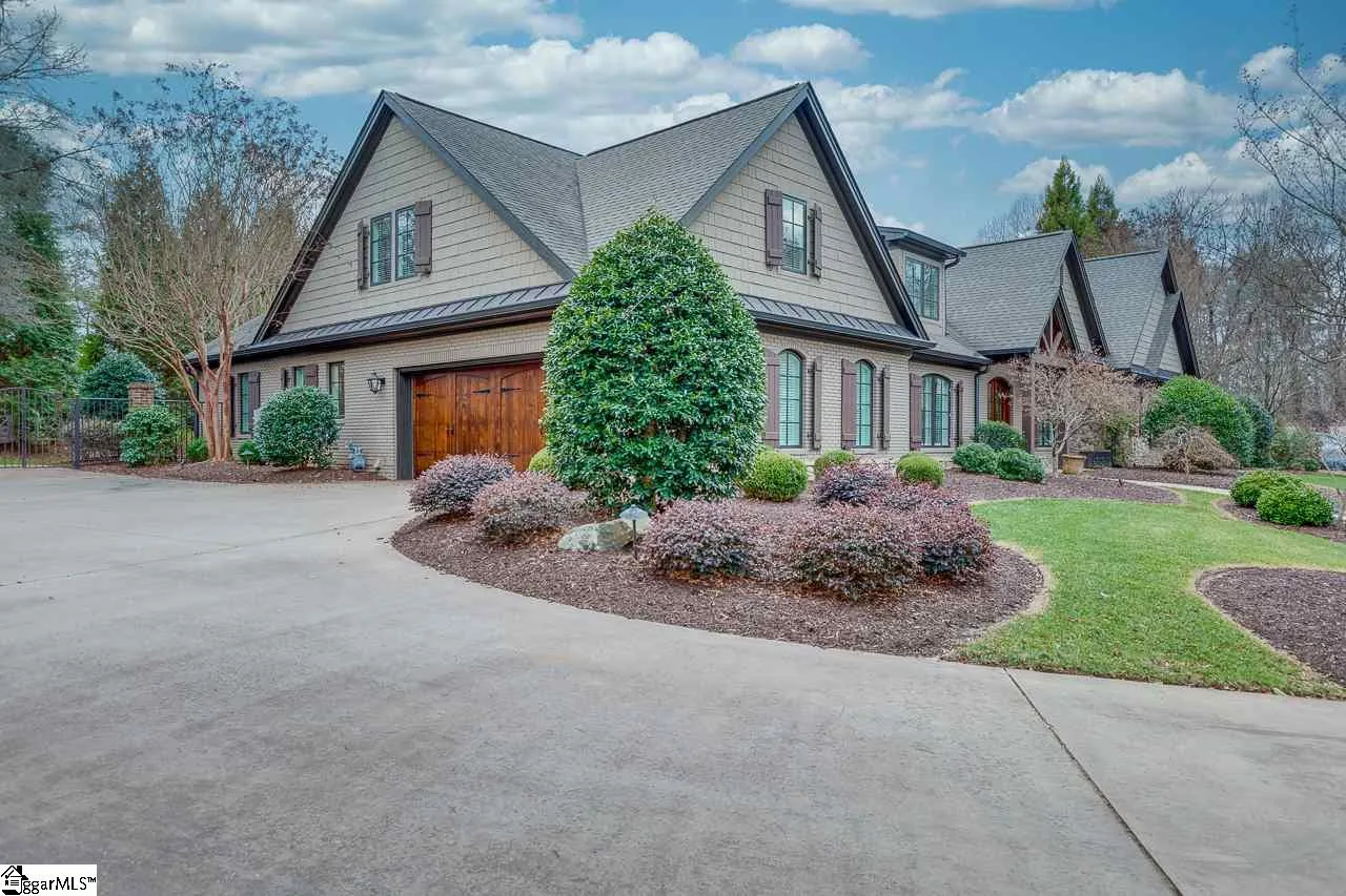 Property image 2 at 2 Elmley Court, Greenville, SC 29607