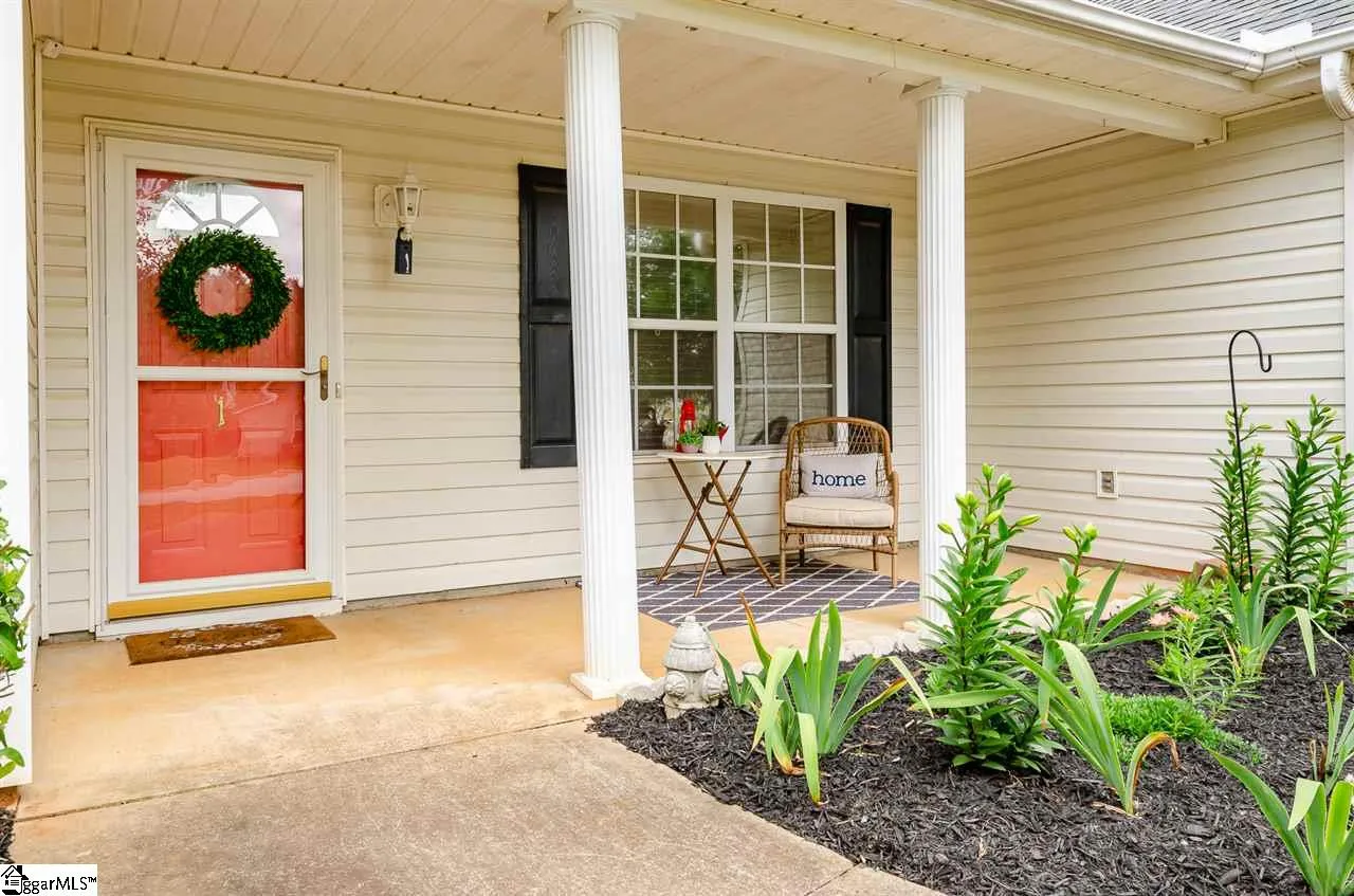 Property image 2 at 1 Winsome Drive, Taylors, SC 29687