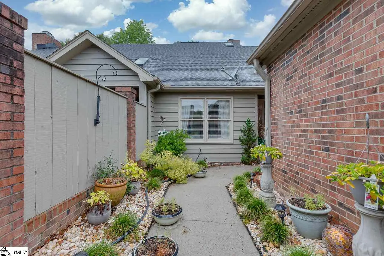 Property image 3 at 409 Hunters Circle, Greenville, SC 29617