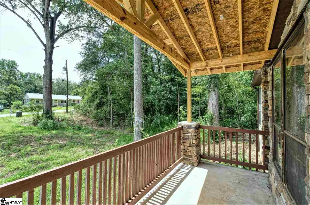 Property image 3 at 148 E Caroline Street, Greenville, SC 29611-7802