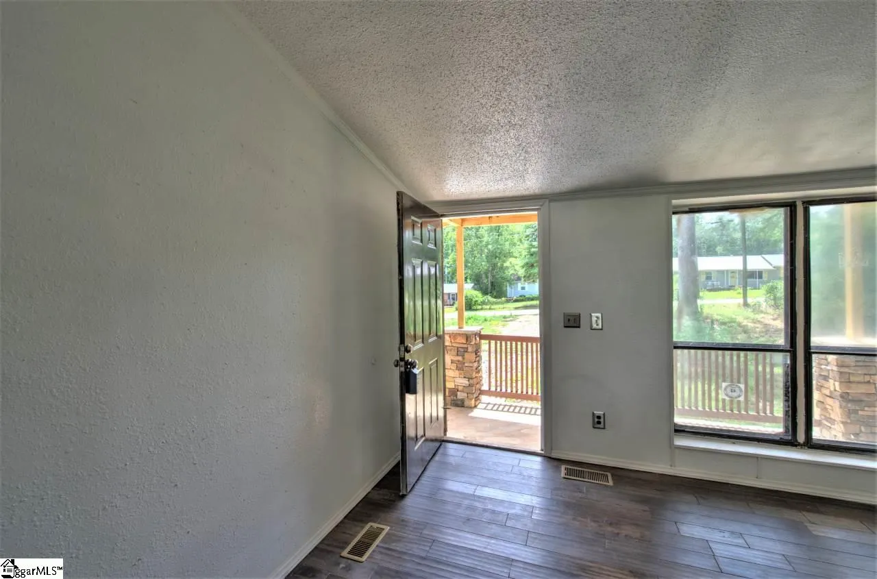 Property image 4 at 148 E Caroline Street, Greenville, SC 29611-7802