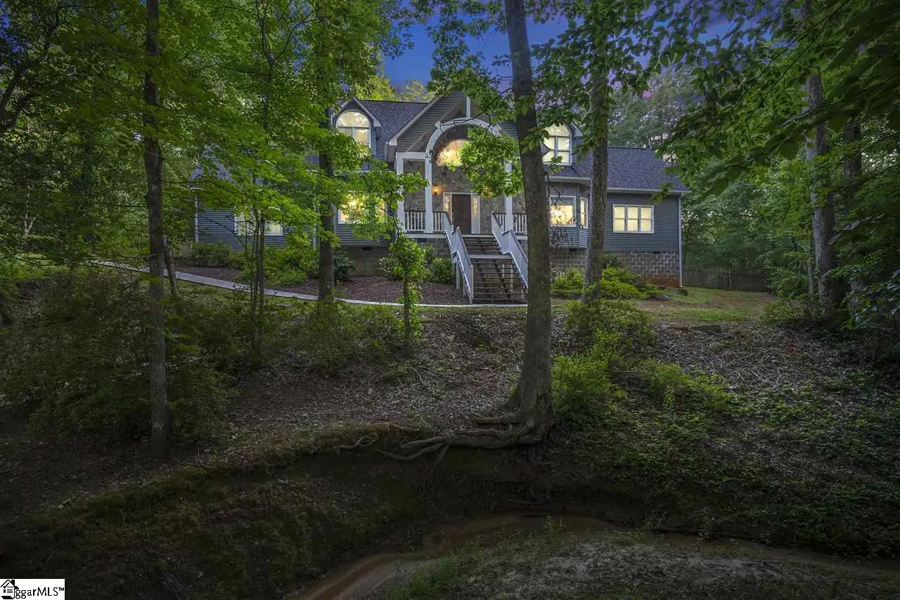 207 Shagbark Circle