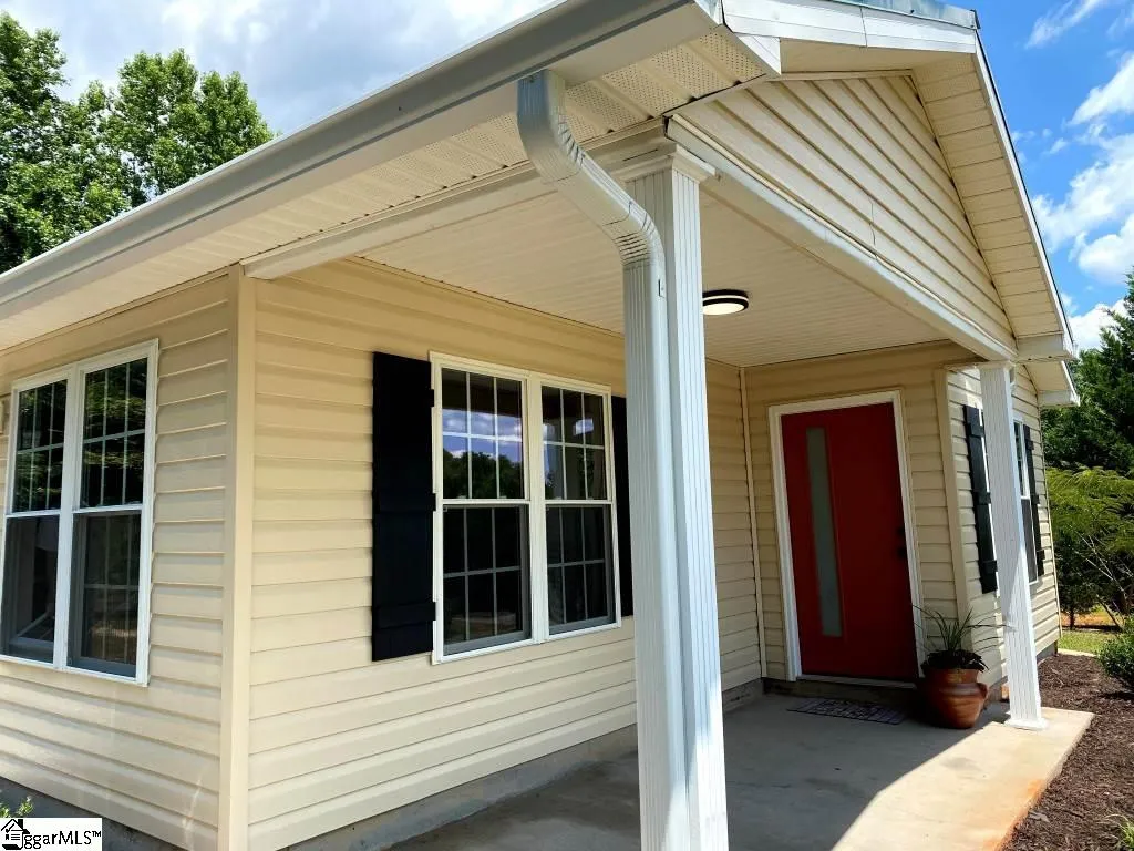 Property image 3 at 4 Jim Logan Court, Greenville, SC 29611