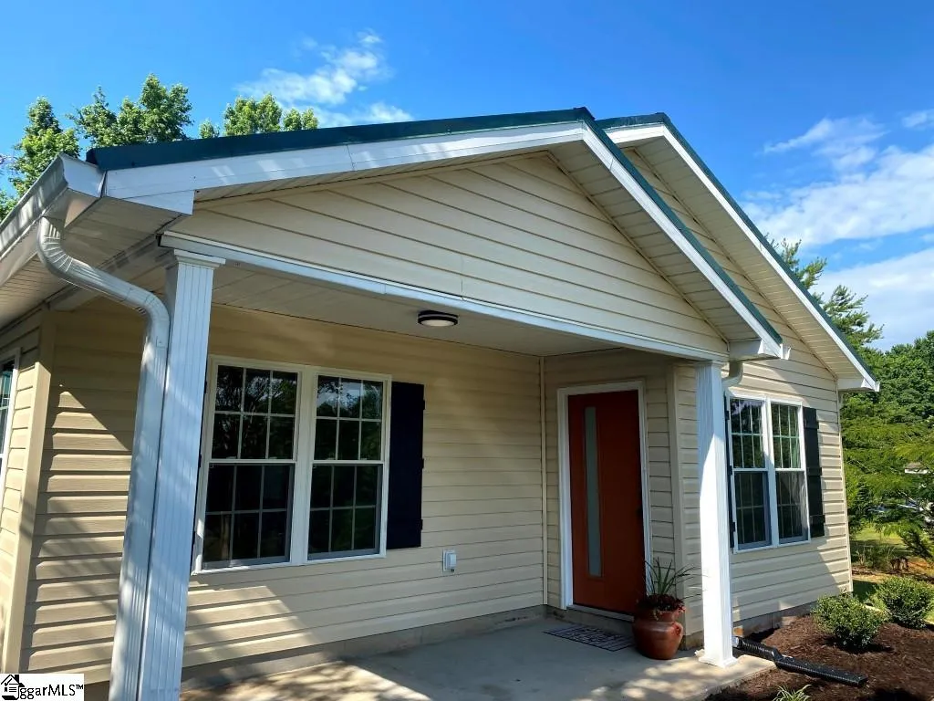 Property image 4 at 4 Jim Logan Court, Greenville, SC 29611