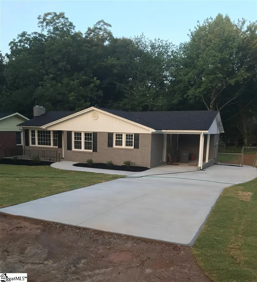 Property image 2 at 2 Pinehurst Street, Taylors, SC 29687