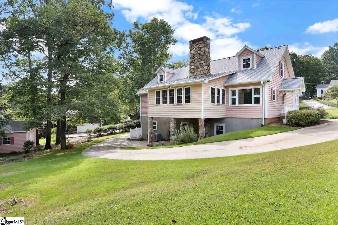 Property image 2 at 106 Peachtree Drive, Greer, SC 29651