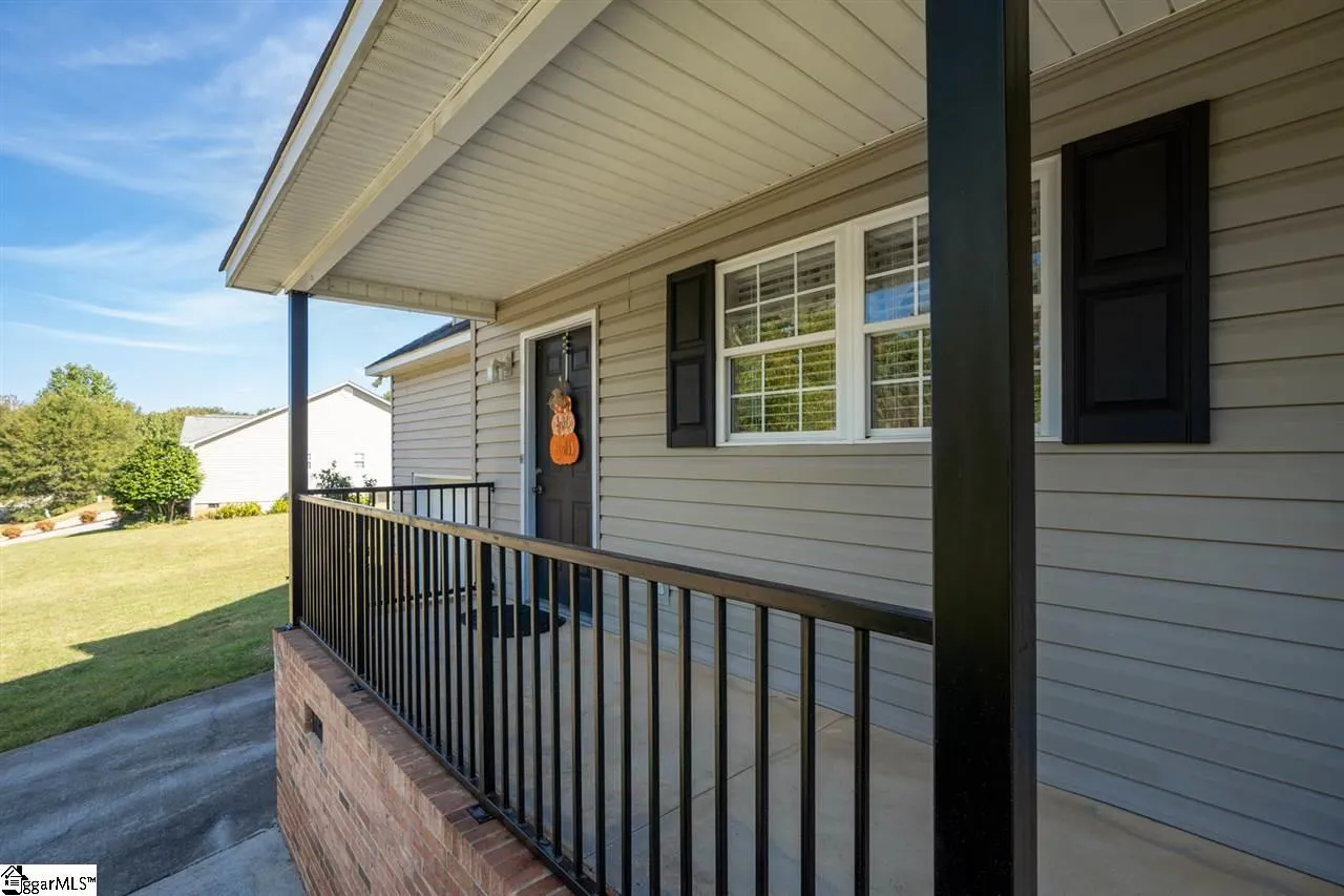 Property image 3 at 118 River Oaks Circle, Piedmont, SC 29673