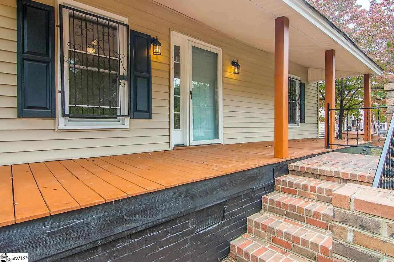 Property image 3 at 15 N Vance Street, Greenville, SC 29611