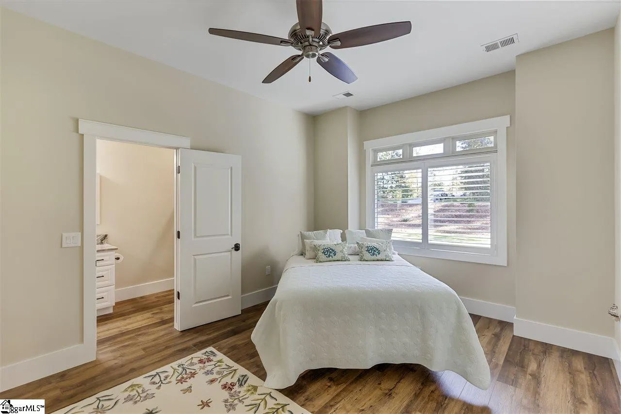Property image 3 at 300 Pointe East Drive, Seneca, SC 29672