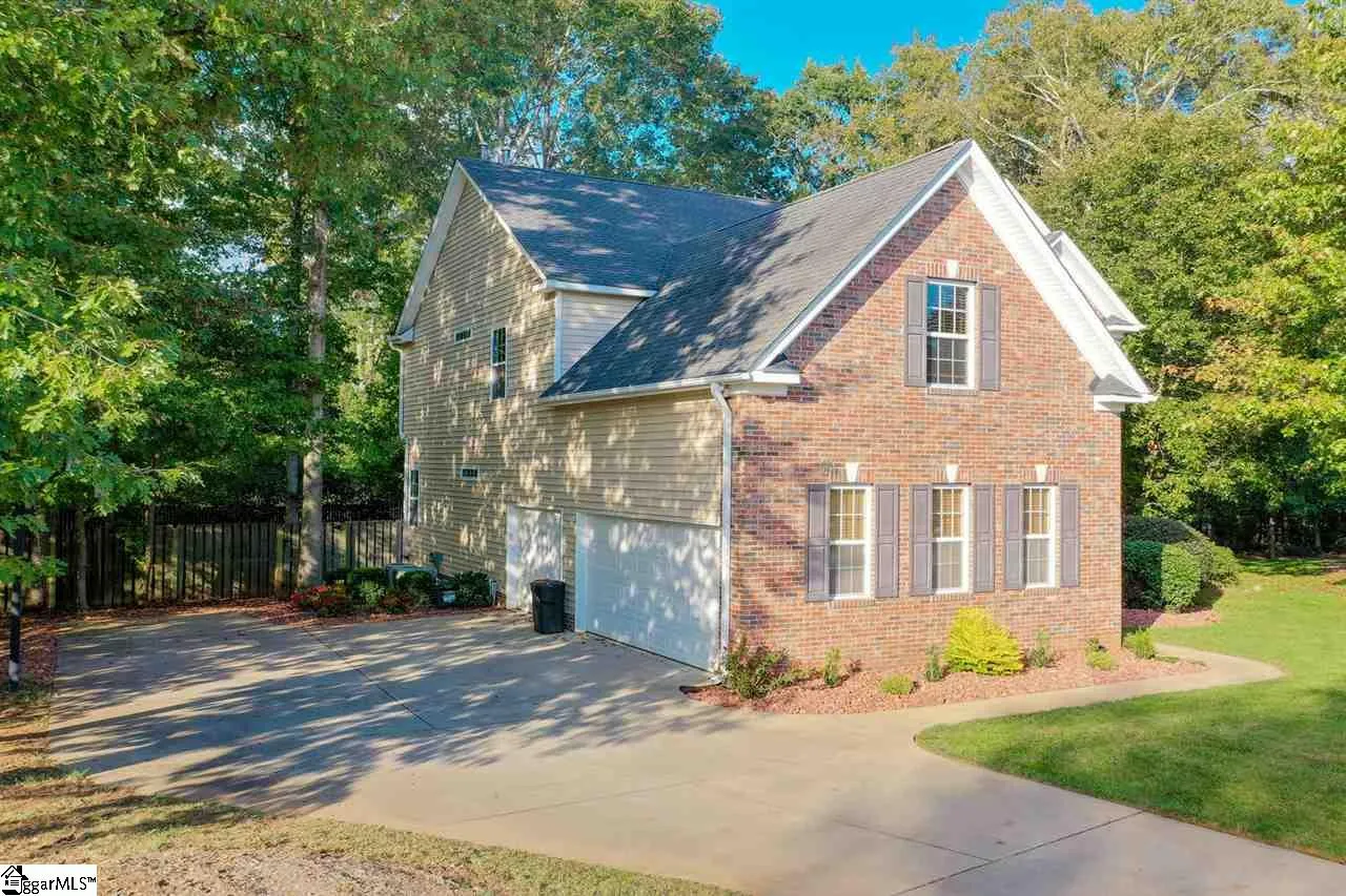 Property image 3 at 231 Franklin Oaks Lane, Greer, SC 29651-2306